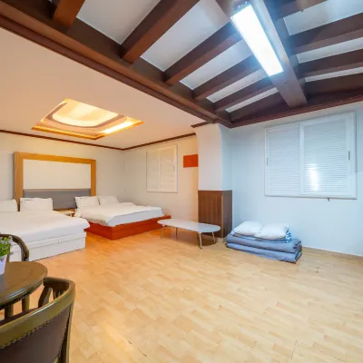 Daejeon Yongjeon Happy Tower Hotel dekat Stadion Hanbat
