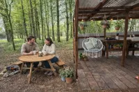 Holt Woodland Glamping - Shepherd Huts & Yurts Dog Friendly Hotel a 