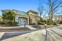 HomeTowne Studios by Red Roof Atlanta – Peachtree Corners