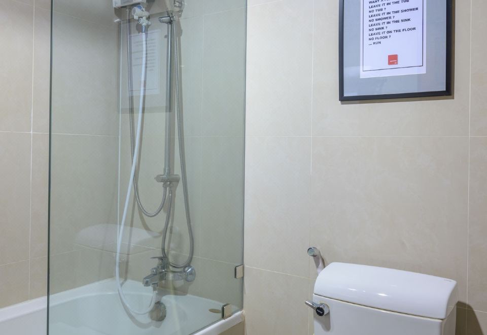 Quarter 09 BeachDeluxe King Room with Pool View