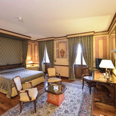 Junior Suite (Venturini)