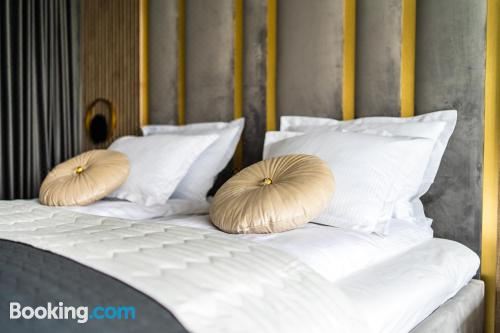 带阳台和海景的豪华双人房