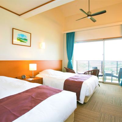 海の見えるスタンダードツインルームとロフト さくらリゾートホテル石垣 クーポン