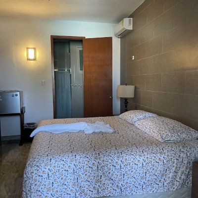 Traditional Double Room, 1 Bedroom, Partial Ocean View