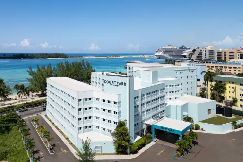 Courtyard Nassau Downtown/Junkanoo Beach