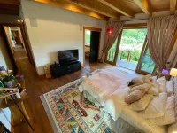 THE ONLY LUXURY RIVER FRONT PROPERTY ON THE ELK RIVER. 10 min to beach & town! Hotels in 