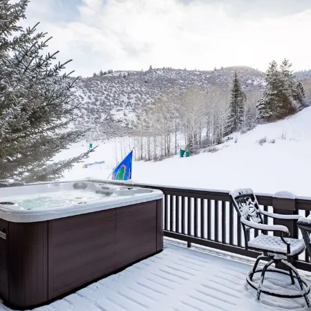 Luxurious Ski-in Ski-out Home in Arrowhead community