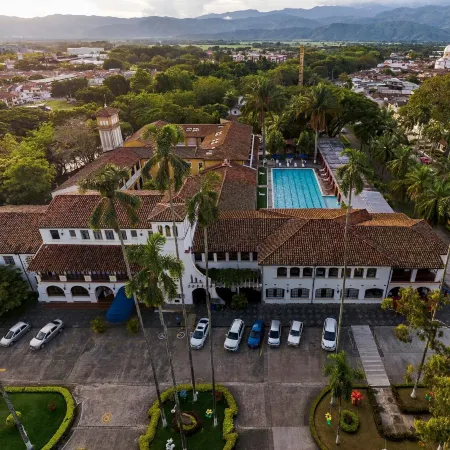 Hotel Guadalajara Отели в г. Гуадалахара де Буга