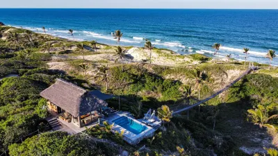 Travessia Beach Lodge Отели в г. 