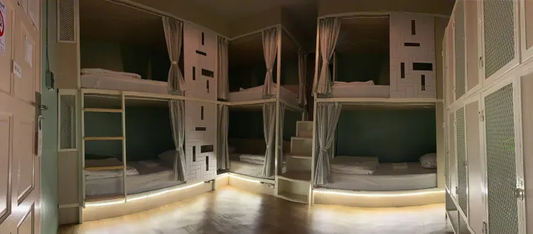 ห้องเบสิกพักรวม, หอพักรวม, ปลอดบุหรี่