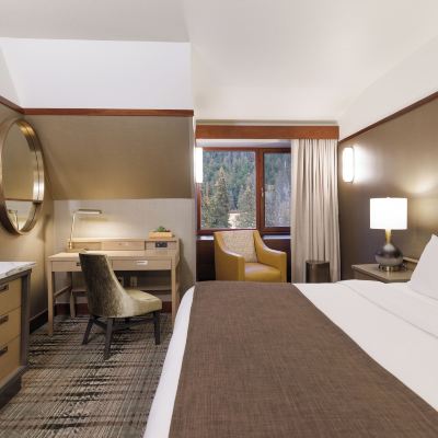 Black Diamond Floor, Club Room, 1 King Bed, Non Smoking, Business Lounge Access Alyeska Resort Promo Code
