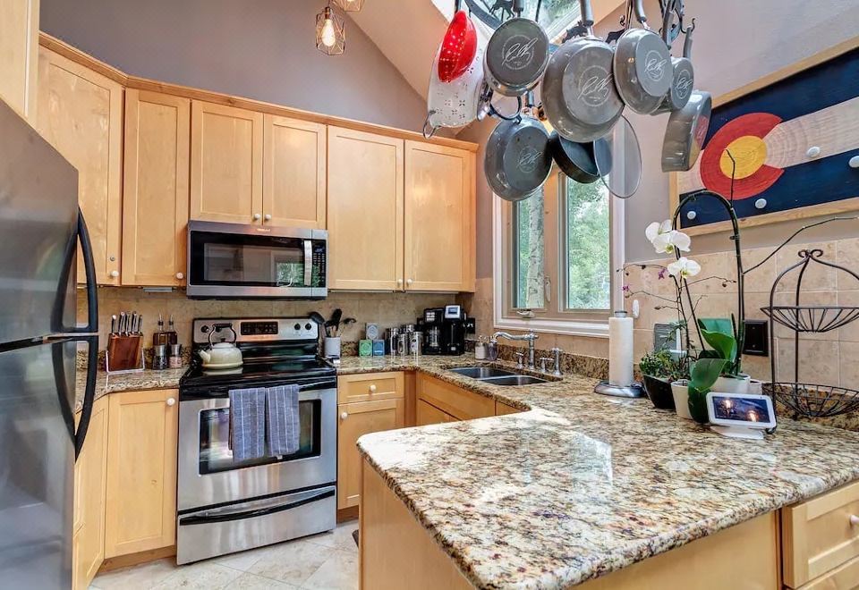 奢华热水浴缸和宽敞生活区-迷人维多利亚休闲屋