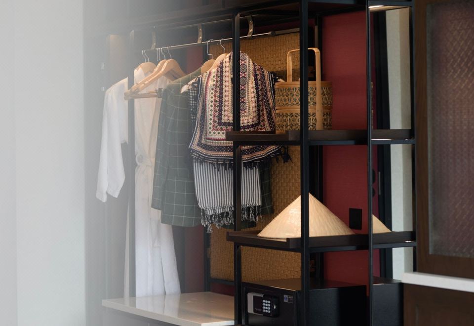 橋景標準間 （King Standard Ba Son Bridge View）