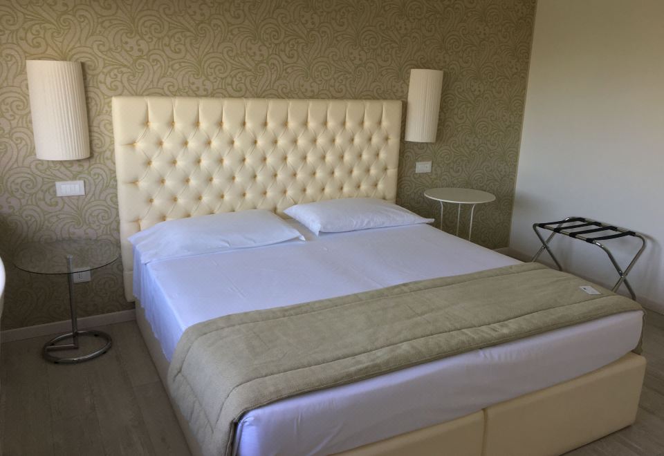 经典双人房（1 张双人床或 2 张单人床）， 1 间卧室， 冰箱， 城市景观