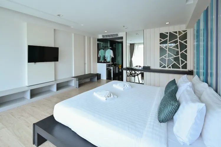 ห้องดีลักซ์ เตียงใหญ่ 1 เตียง