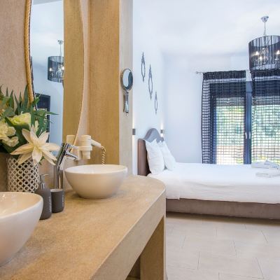 Deluxe Villa With Sea View Golden King Promo Code