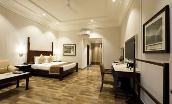 Chanakya Bnr Hotel - Housity