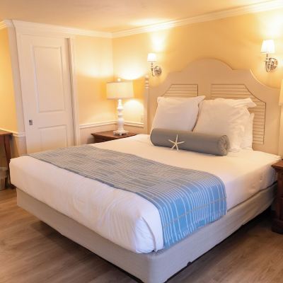 Premium Room, Jetted Tub, Garden View Anchor in Distinctive Waterfront Lodging Promo Code