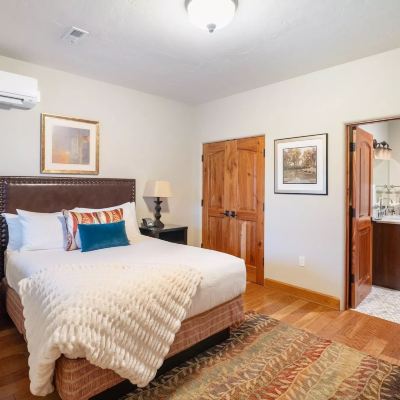 Courtyard Room Columbia Cliff Villas Promo Code