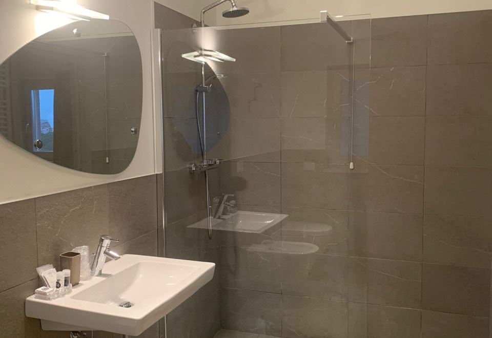 标准双人或双床房， 1卧室， 冰箱， 城市景观