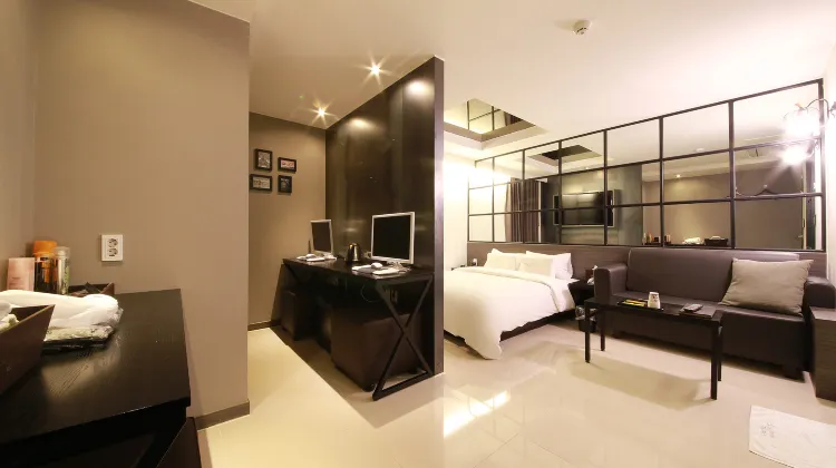 Suwon City Hall Station Soseol Smith Hotel 外観