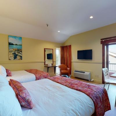 Junior Suite, 2 Queen Beds, Balcony, Lake View