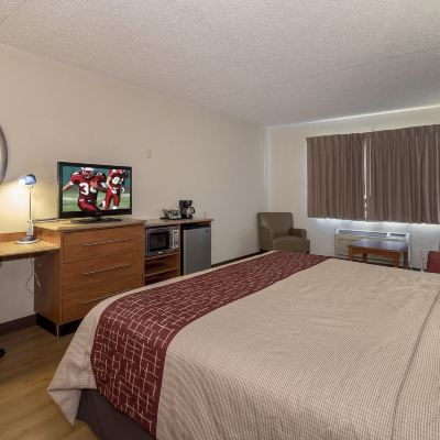 King Suite with Jetted Tub Red Roof Inn & Suites Cleveland - Elyria Promo Code