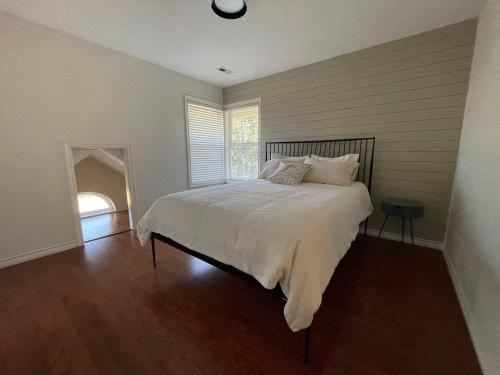 双人房（带公共浴室）