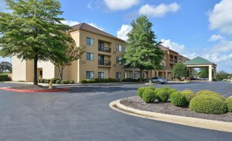 Courtyard Bentonville