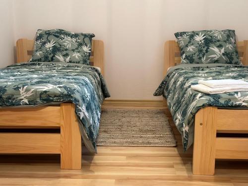 带共用浴室的双床房