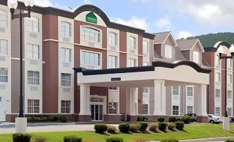 Wingate by Wyndham Ellicottville - Housity