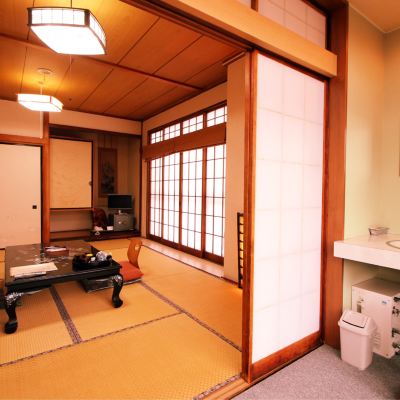 居心地が良い広い和室10畳 トイレ付 4～5名様 にごりの湯の会　那須湯本温泉　旅館　山快 クーポン