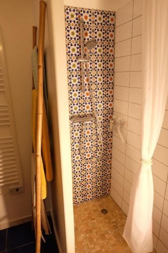 4床宿舍间的床位