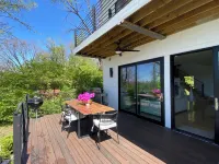 Arch View Luxury Home:Private Hottub, Pool,Sauna,Free Wine&Brkfst.5 Min from Stl