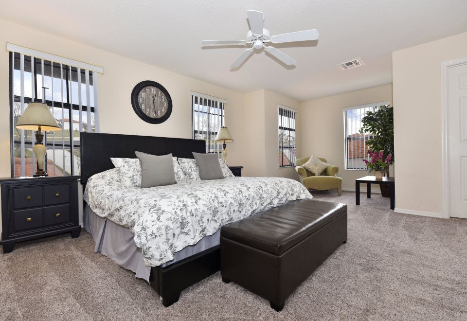 宽敞别墅配泳池和度假村便利设施-奢华休闲