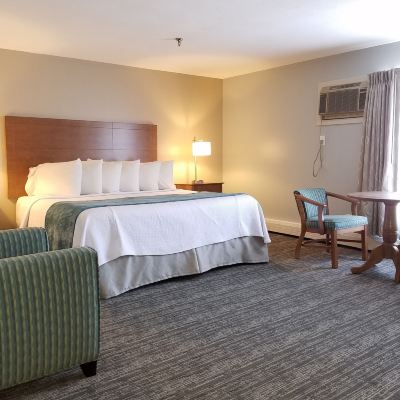 King Suite with Jacuzzi Hampton Village Inn Promo Code