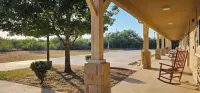 Dilley Motor Inn