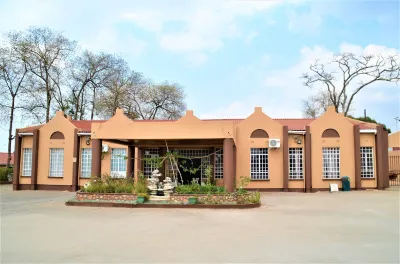 Riverside Hotel and Conference Centre Ξενοδοχεία στην πόλη 