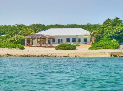 Luxury Oceanfront Cayman Brac Escape, Private Pool, 3Br Stunning Caribbean Views Отели в г. 