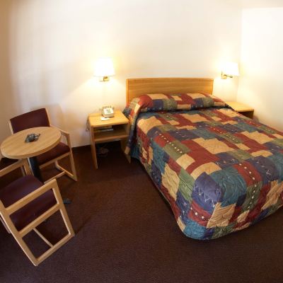 Standard Queen Room EZ 8 Motel Airporter Promo Code