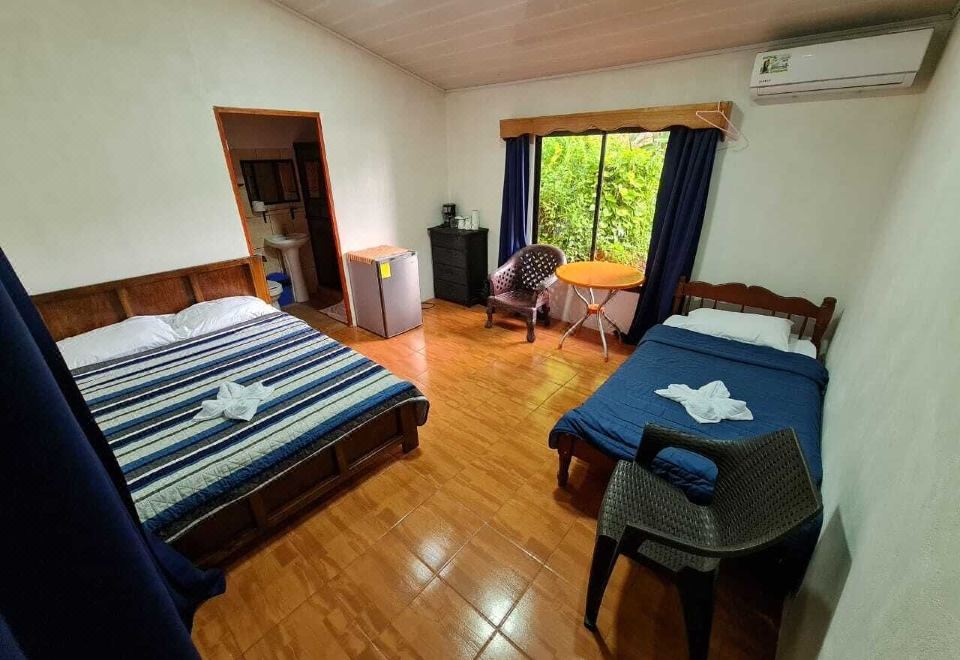 基础三人房， 多张床， 无烟房， 海滩景观