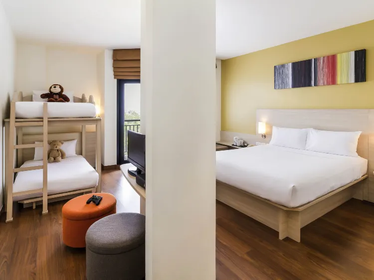 ห้องแฟมิลี่พร้อม 1 เตียงคู่และ 1 เตียง2ชั้น