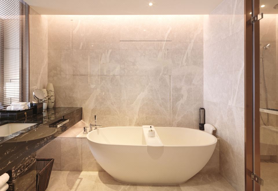 InterContinental Guangzhou Exhibition CenterDeluxe City-view Twin Room