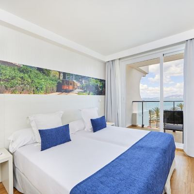Superior Double Room with Partial Sea View