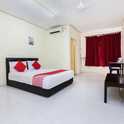 Bilik queen mewah Kupon OYO 89640 Hotel Pelangi Marang