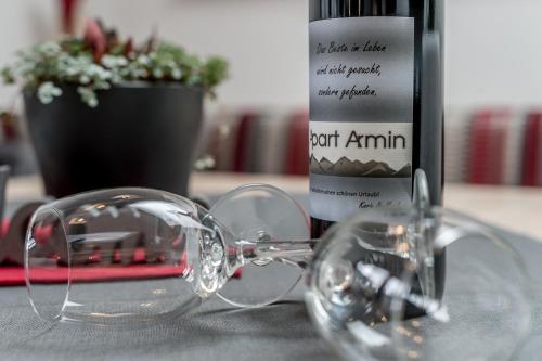 带阳台的两卧室公寓