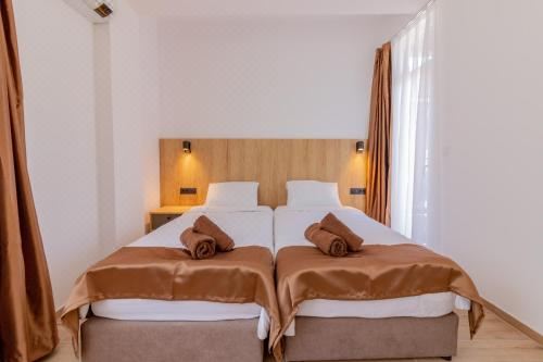 带山景的双人间