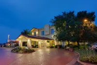 La Quinta Inn by Wyndham Pittsburgh Airport Hotels in 