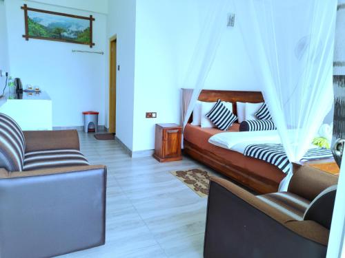 带山景的双人间