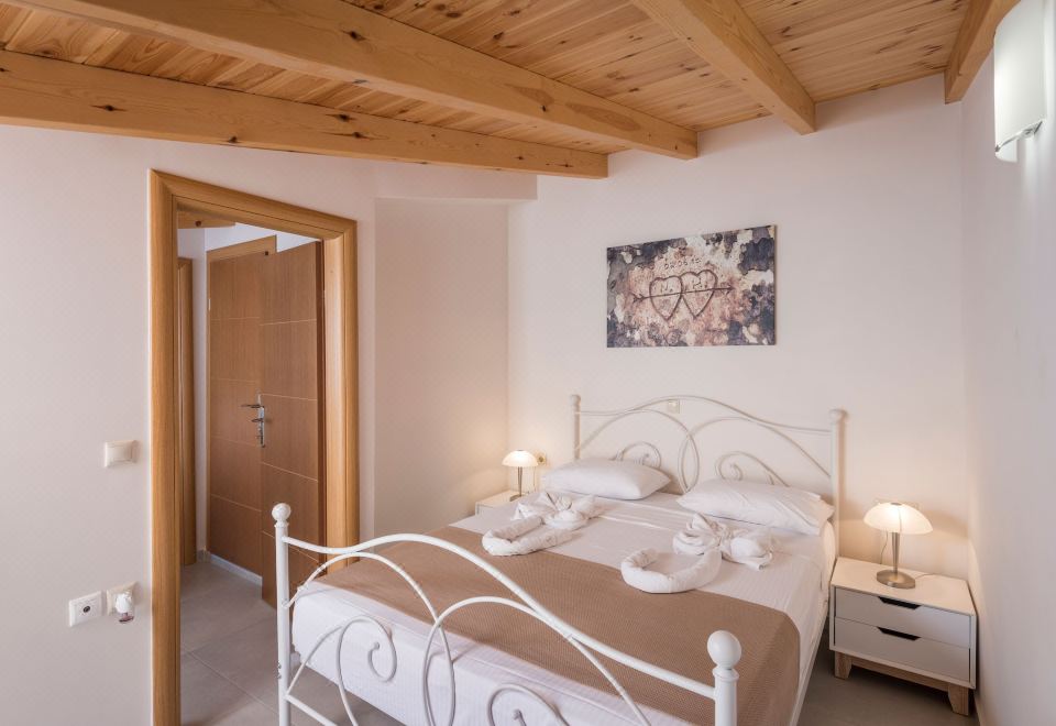 带阳台和海景的两卧室公寓